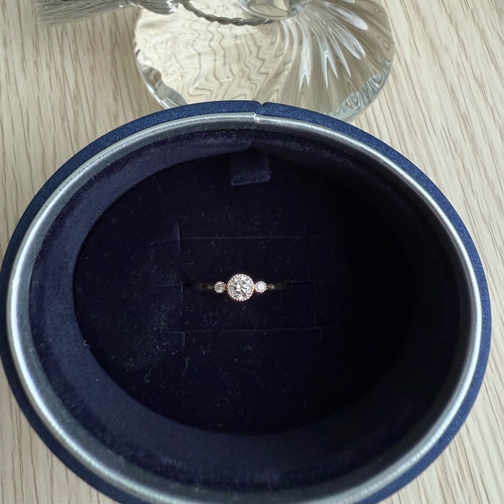 🚫SOLD🚫 18K Solid Gold 3 Diamond Ring Size 6.5 - Picture 8 of 13